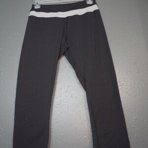 Lululemon Womens Black And White Cropped Capri Yoga Athletic Leggings Size 6